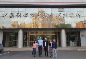 Travelling Fellowship recipient Huw Colin-York visits the lab of Prof Dong Li at the Institute of Biophysics, Beijing